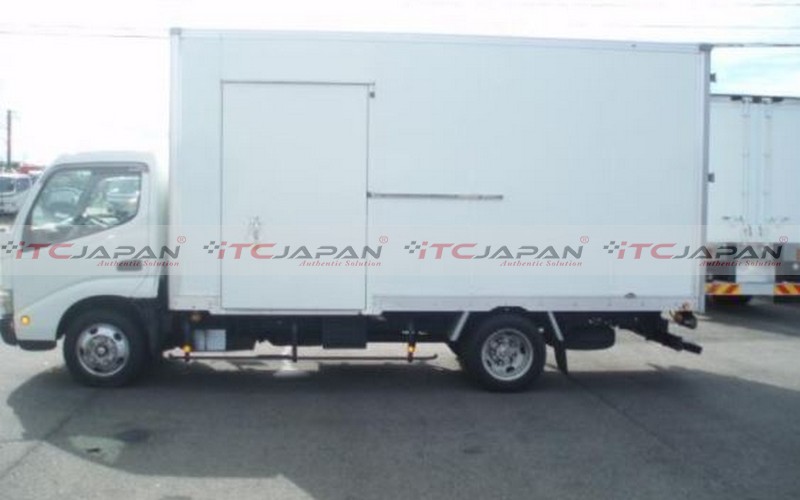HINO DUTRO (2008)