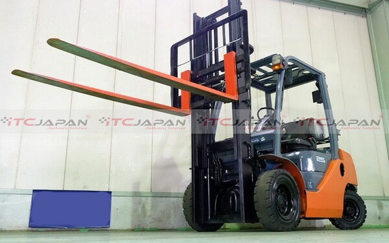 TOYOTA FORKLIFTS (2010)