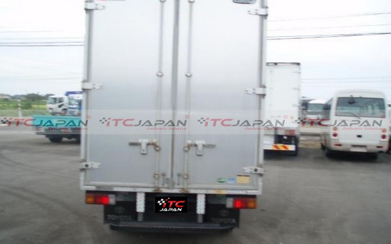 TOYOTA DYNA (2014)