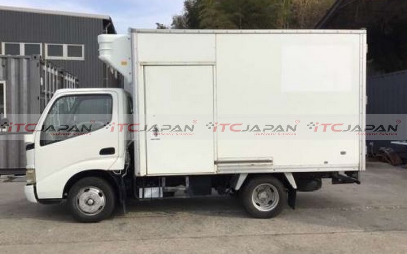 TOYOTA DYNA REFRIGERATOR (2004)