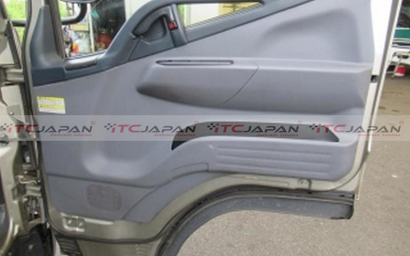 MITSUBISHI CANTER (2013)