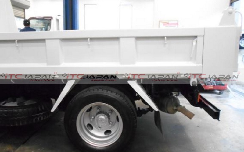 MITSUBISHI CANTER (2014)