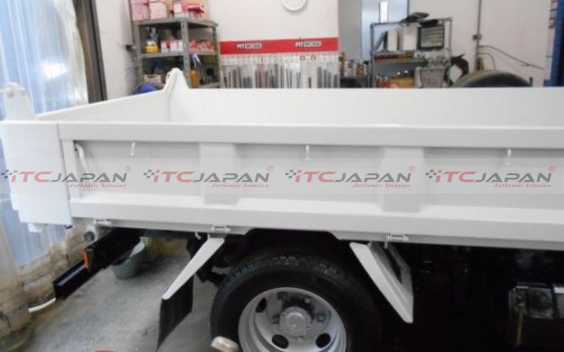 MITSUBISHI CANTER (2014)