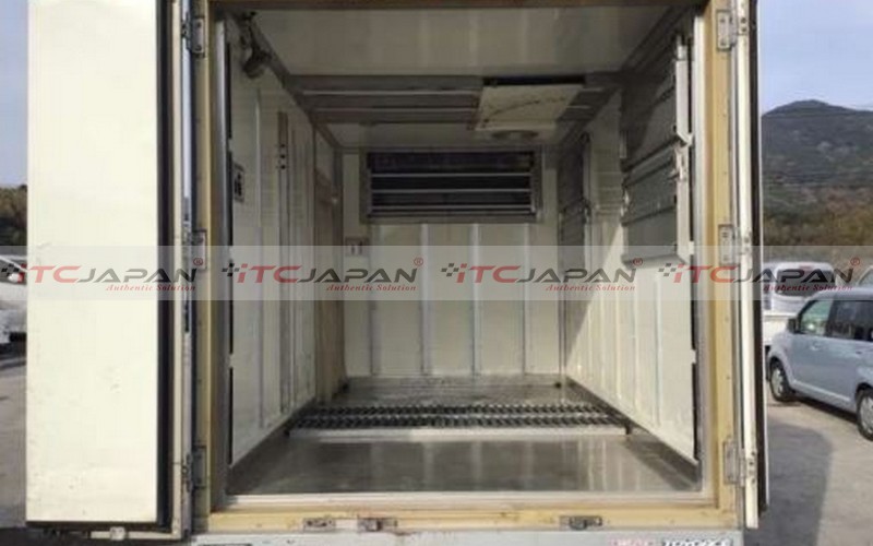 TOYOTA DYNA REFRIGERATOR (2004)