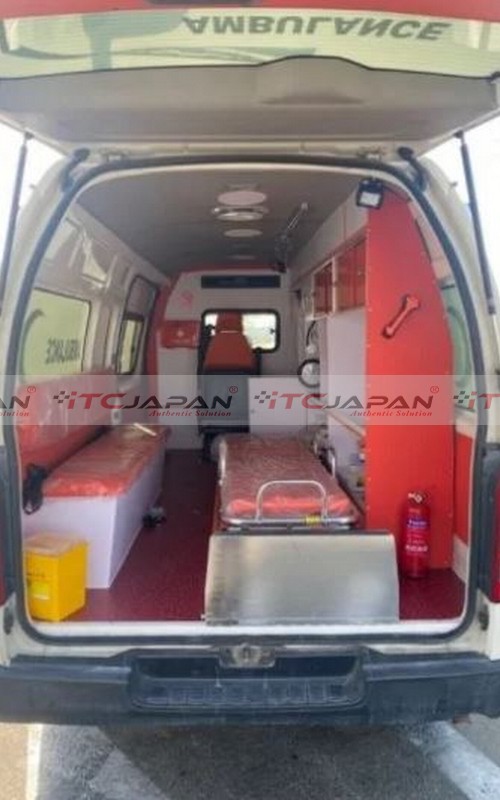 TOYOTA HIACE COMMUTER (2005)