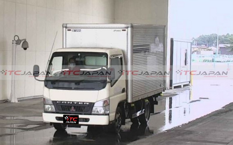 MITSUBISHI CANTER (2006)