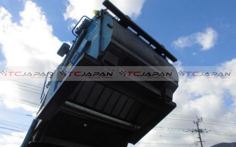 ISUZU FORWARD PACKER TRUCK (2009)