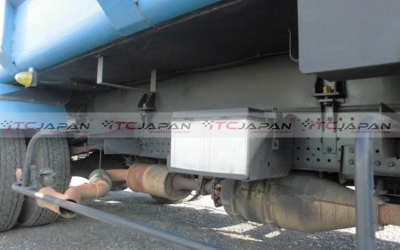 ISUZU FORWARD PACKER TRUCK (2009)