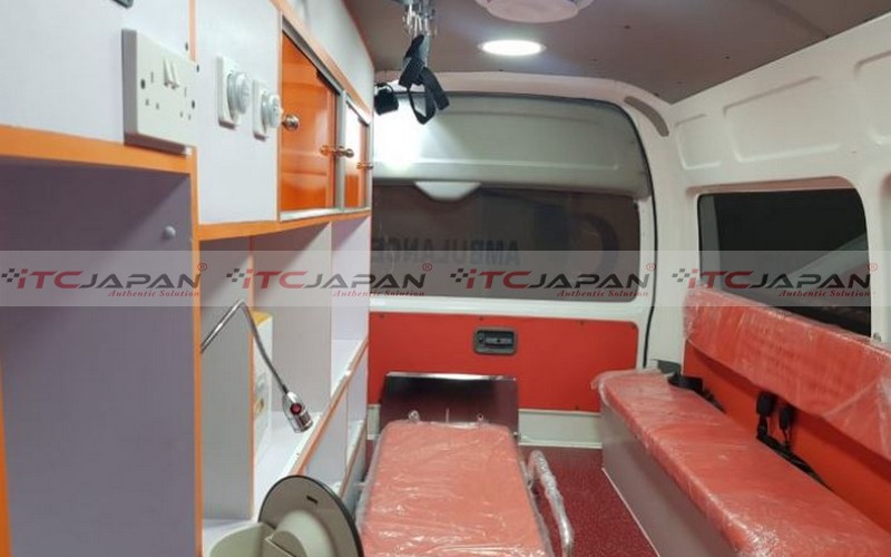 TOYOTA HIACE AMBULANCE (2016)