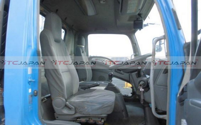 ISUZU FORWARD PACKER TRUCK (2009)