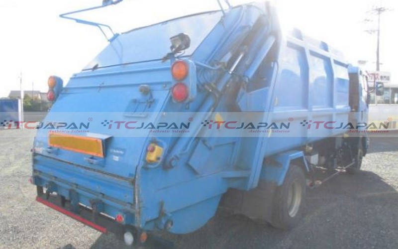 ISUZU FORWARD PACKER TRUCK (2009)
