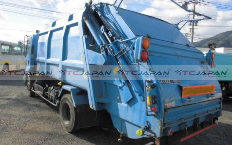ISUZU FORWARD PACKER TRUCK (2009)