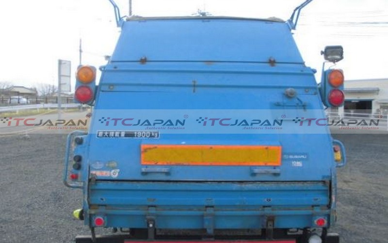ISUZU FORWARD PACKER TRUCK (2009)