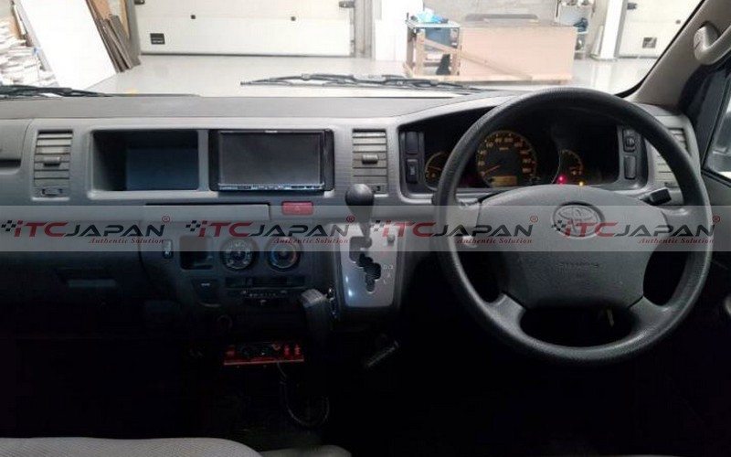 TOYOTA HIACE AMBULANCE (2016)