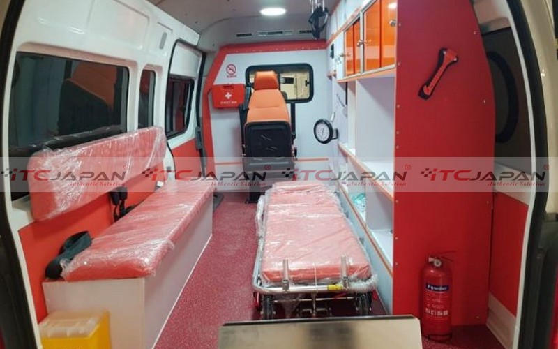 TOYOTA HIACE AMBULANCE (2016)