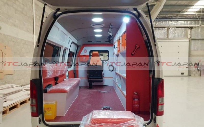 TOYOTA HIACE AMBULANCE (2016)