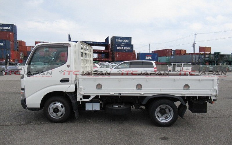 HINO DUTRO (2003)