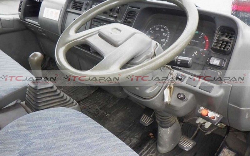MITSUBISHI CANTER (1996)
