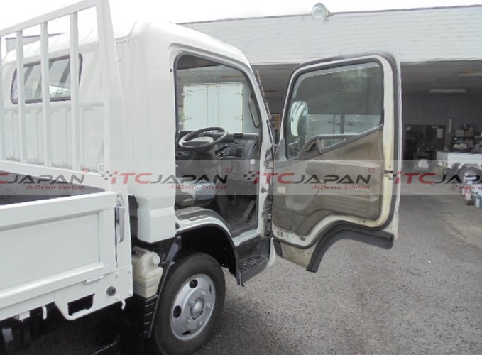 MITSUBISHI CANTER (2003)