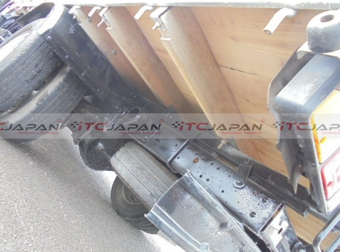 MITSUBISHI CANTER (2003)