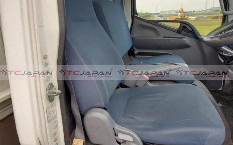 MITSUBISHI CANTER (2011)