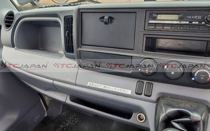 MITSUBISHI CANTER (2011)
