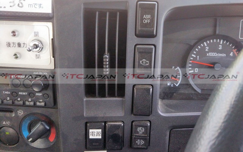 ISUZU Elf SPRINKLER TRUCK (2014)