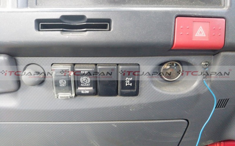 ISUZU Elf SPRINKLER TRUCK (2014)