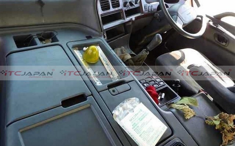 MITSUBISHI SUPER GREAT (2003)