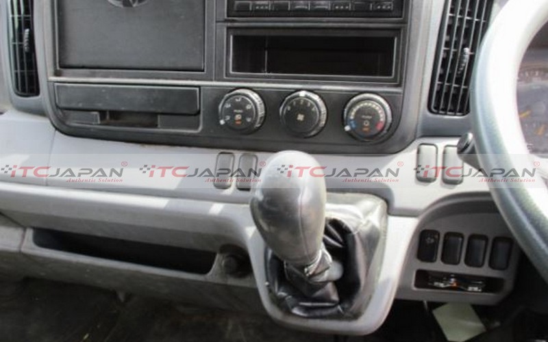 MITSUBISHI CANTER (2012)
